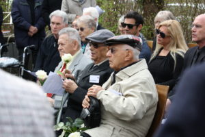 Gedenkfeier mit Überlebenden anlässlich des 70. Jahrestages der Befreiung am 12. April 2015 - im Vordergrund von rechts nach links die Überlebenden Isaak Akerman aus Israel, Manny Steinberg (†) aus den USA und Eugeniusz Dabrowski aus Polen 